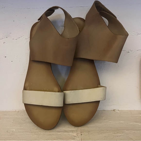 Lucky Brand 8.5 Boopp Sandals Flat Open Toe Leather Shoes Nomad Beige Nude - Picture 1 of 5